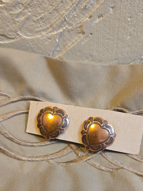 Vintage Jewelry - Vintage Heart-Shaped Copper-Tone  Clip Earrings